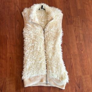 BCBGMaxazria fuzzy cream  zip up vest size Medium